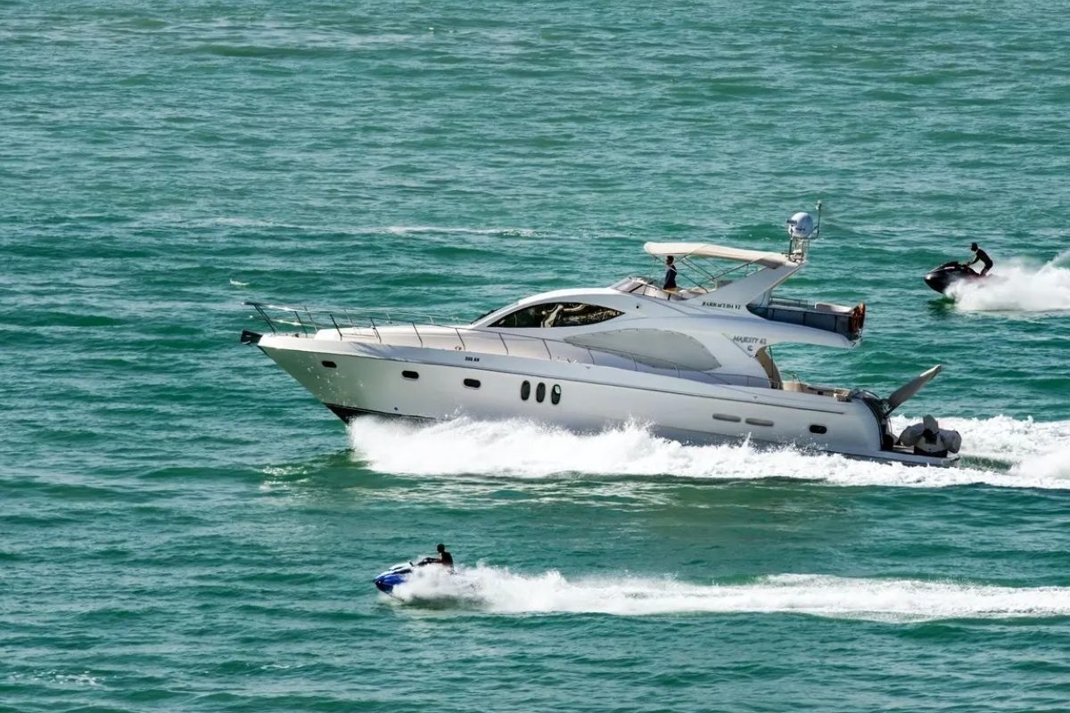 A boat is in the water with two people on it.